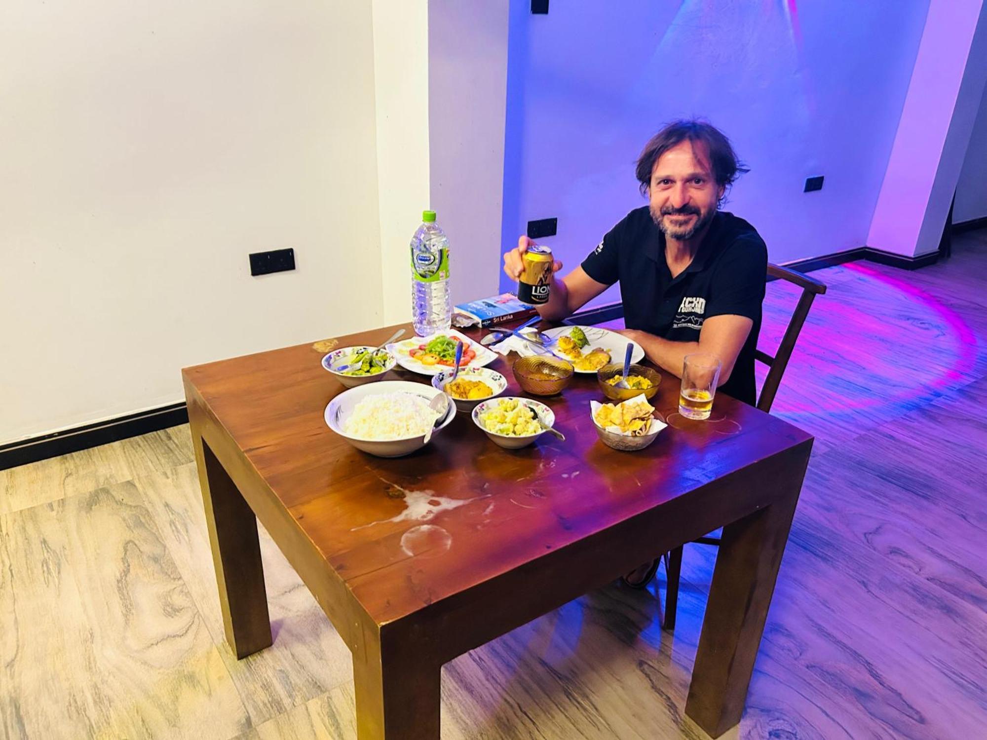 Man Guest Polonnaruwa Hotell Eksteriør bilde