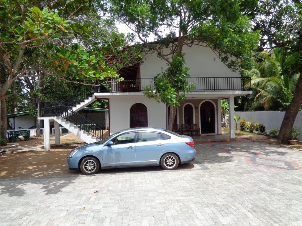 Man Guest Polonnaruwa Hotell Eksteriør bilde