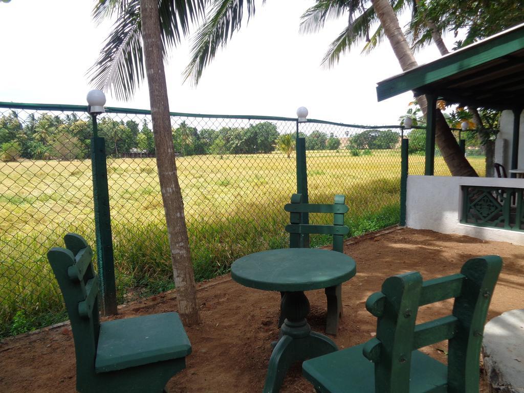 Man Guest Polonnaruwa Hotell Eksteriør bilde