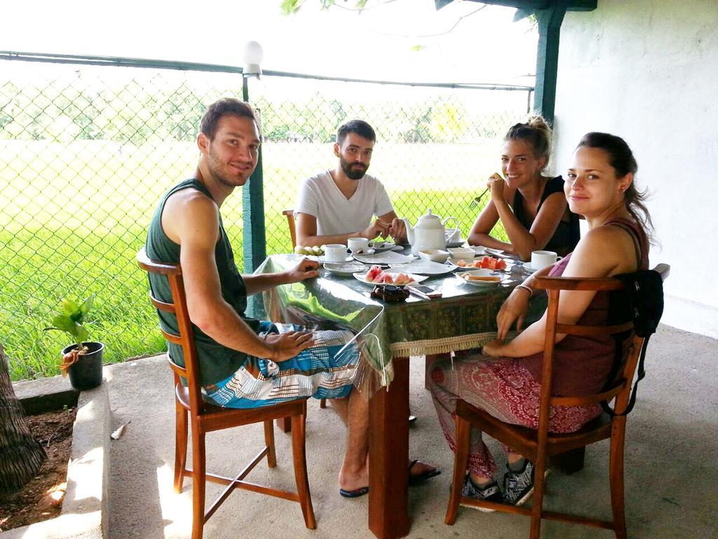 Man Guest Polonnaruwa Hotell Eksteriør bilde