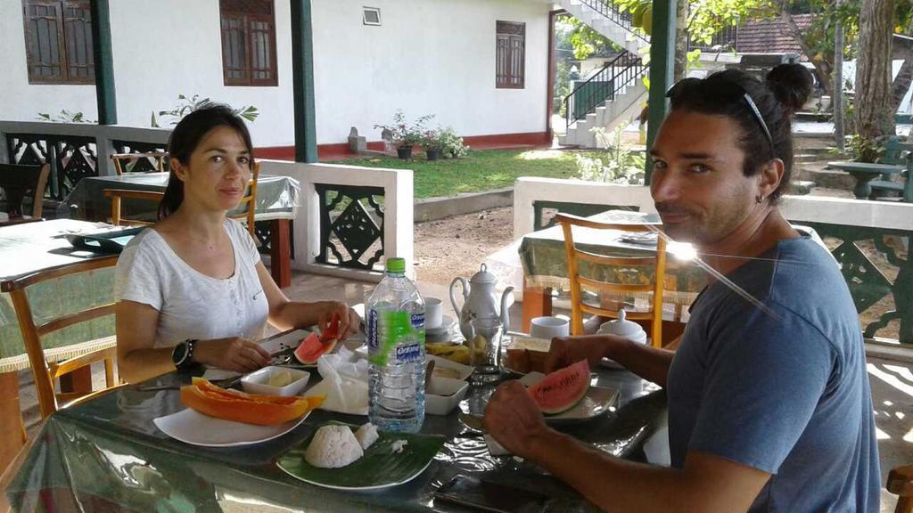 Man Guest Polonnaruwa Hotell Eksteriør bilde