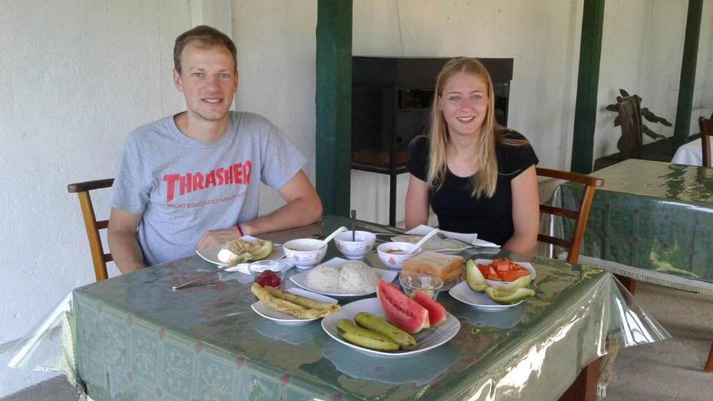 Man Guest Polonnaruwa Hotell Eksteriør bilde