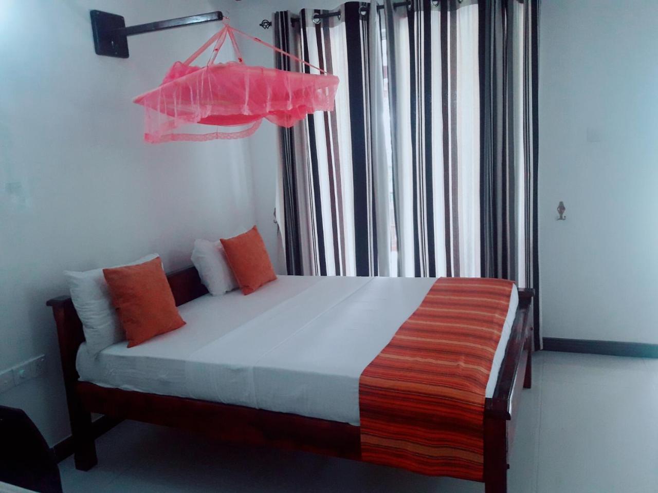 Man Guest Polonnaruwa Hotell Eksteriør bilde